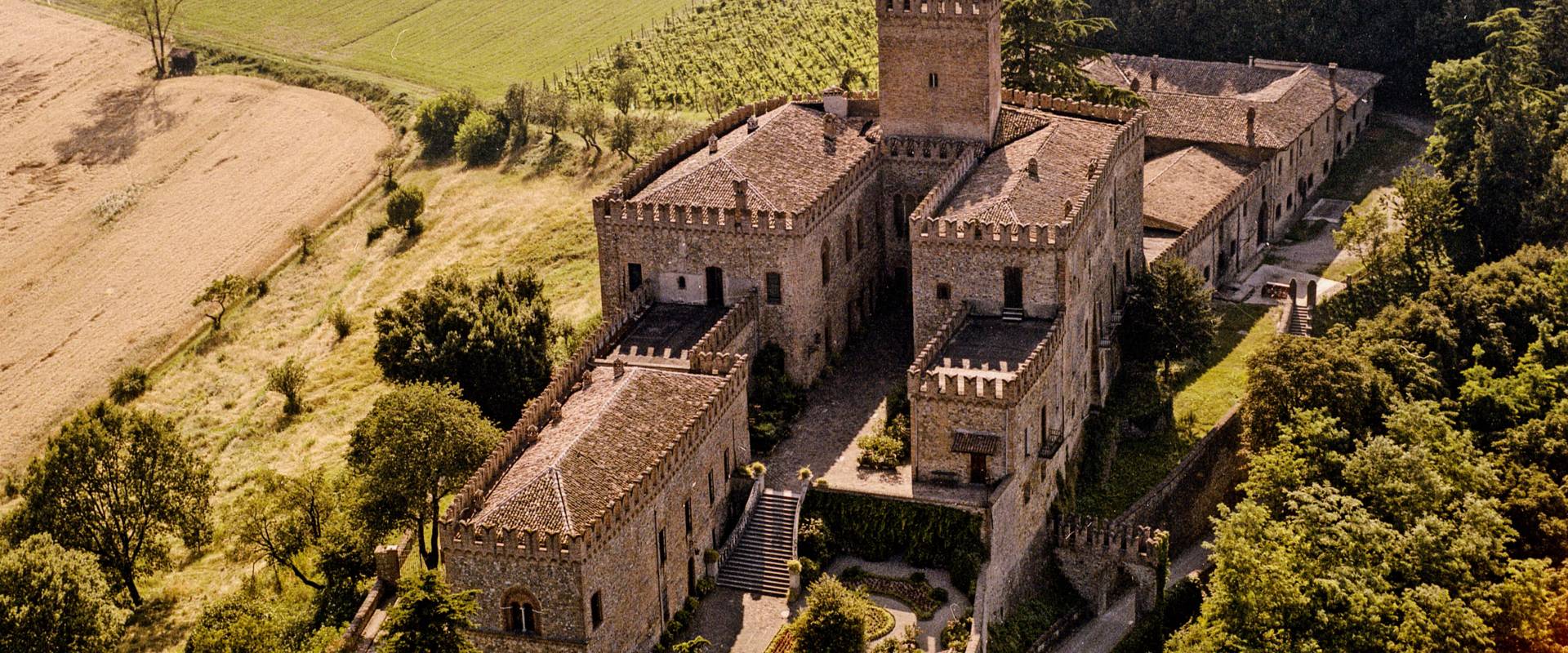 Vista aerea del Castello di Tabiano foto di Castello di Tabiano